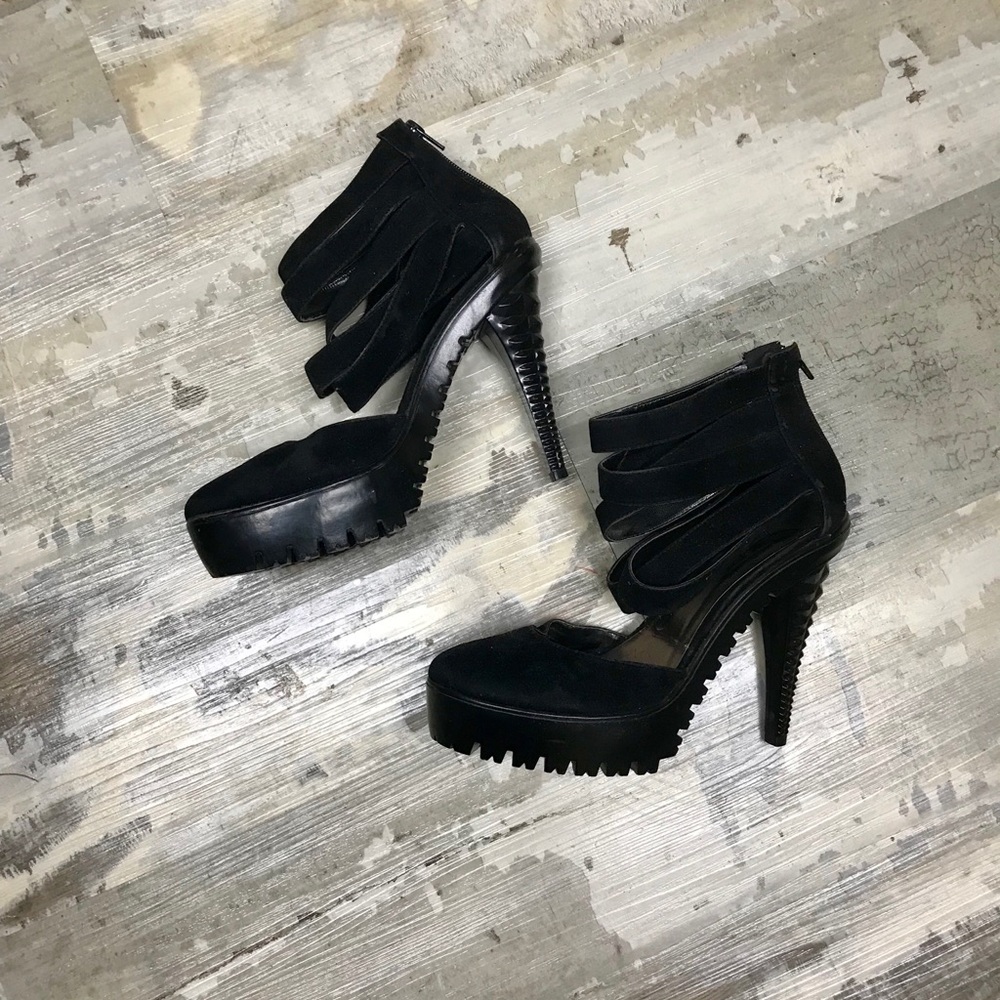 Black suede Heels